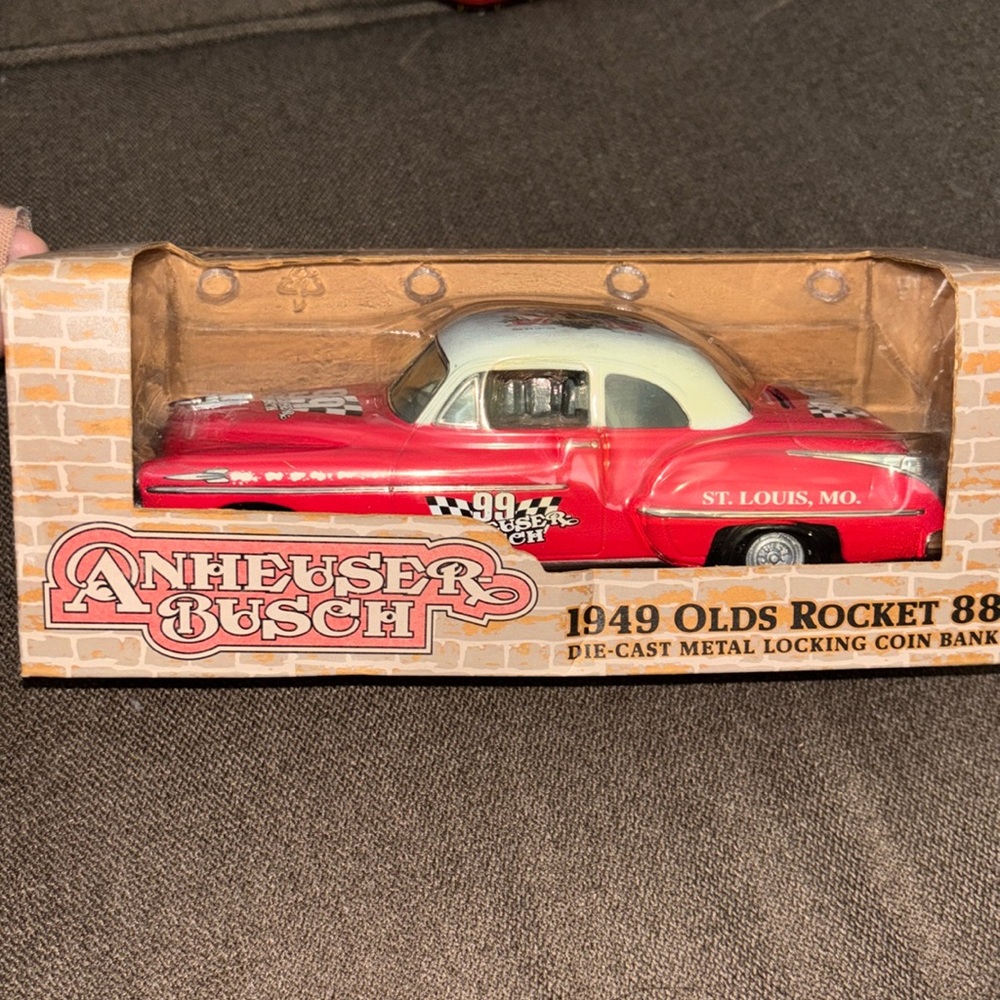 Rare ERTL 1949 Oldsmobile Rocket 88 die-cast metal coin bank 1:43 Anheuser Busch